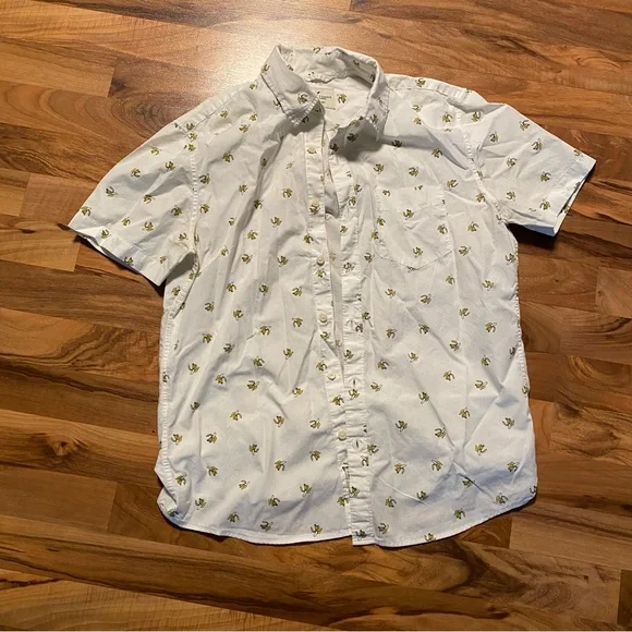 AE Men's White Short Sleeve Shirt with banana 🍌 - Picture 3 of 12